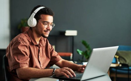 இயர்போன் vs ஹெட்ஃபோன்: உங்கள் காதுகளுக்கு எது சிறந்தது