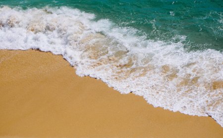 அலைகளின் அன்பு  - Tamil kavithai