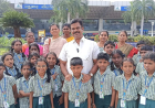 தென்காசி அரசுப் பள்ளி தலைமை ஆசிரியர் ஐந்தாம் வகுப்பு மாணவர்களின் கனவை நிறைவேற்றி, விமானத்தில் சென்னைக்கு அழைத்துச் சென்றார்