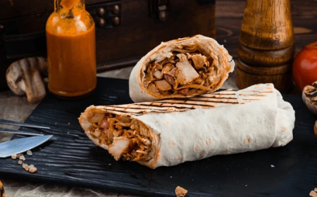 பானிபூரியைத் தொடர்ந்து ஷவர்மா எச்சரிக்கை! உண்மையில் ஷவர்மா பாதுகாப்பானதா?