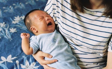 குழந்தை அழுது கொண்டே இருக்கிறதா?