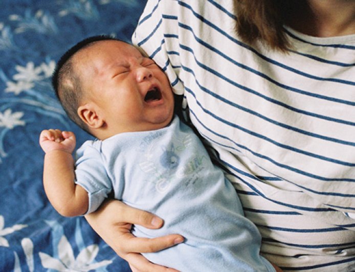 குழந்தை அழுது கொண்டே இருக்கிறதா?