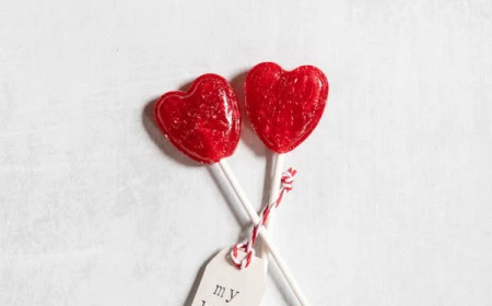 Valentine's Day Colors: காதலர் தினத்தில் எந்த நிற உடை அணிந்தால் என்ன அர்த்தம் தெரியுமா?