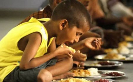 சாப்பிடும் பொழுது மறந்தும் செய்யக்கூடாத சில விஷயங்கள்!!