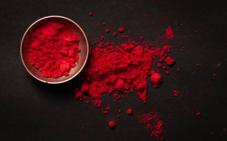 திருமணமான பெண்கள் நெற்றியில் குங்குமம் வைப்பது ஏன் தெரியுமா? இந்த நன்மைகளை தெரிஞ்சுக்கோங்க