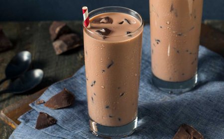 சாக்லேட் மில்க் குளுகுளுன்னு இப்படி ஒரு  தடவை செஞ்சு குடிச்சு பாருங்க! 