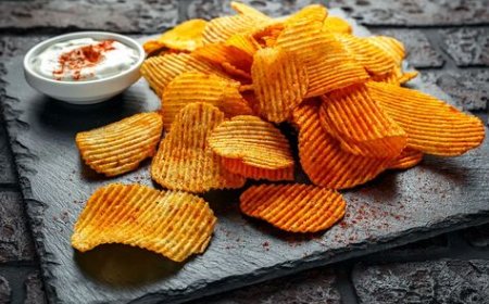 உருளைக்கிழங்கு சிப்ஸை இனி கடையில் வாங்க வேண்டாம்; வீட்டிலேயே செய்து ருசிக்கலாம்