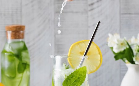 Lemon Water: வெயில் காலத்தில் ஏன் தினமும் ஒரு கிளாஸ் லெமன் வாட்டர் குடிக்கணும் தெரியுமா?