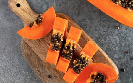 என்ன சொல்ரீங்க, பப்பாளியுடன் சேர்த்து இதெல்லாம் சாப்பிடக் கூடாதா ?