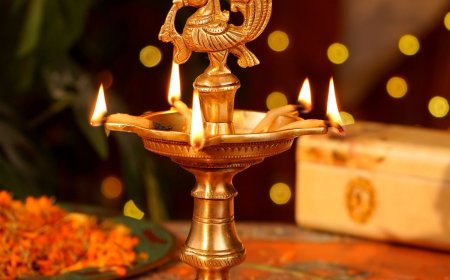 வீட்டில் விளக்கு ஏன் ஏற்றுகிறோம்? ஒளிக்குப் பின்னால் இருக்கும் அழகான தமிழர் பாரம்பரியம்!
