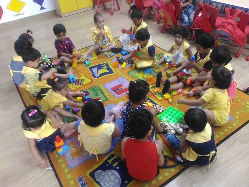 1. வண்ணங்களைக் கொண்டாடுதல் (Color Day Celebrations)